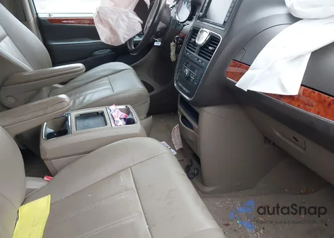 2016 Chrysler Town & Country Touring z USA, uszkodzony, nr VIN 2C4RC1BG8GR240248